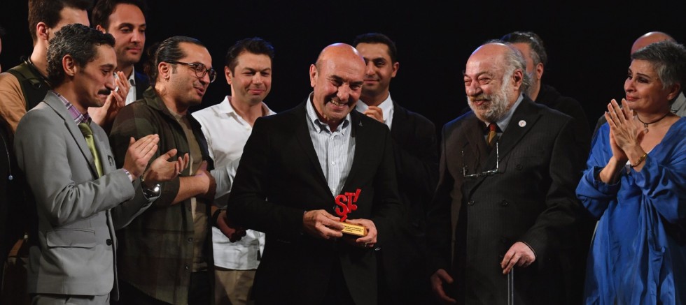 İzmir Şehir Tiyatrosu sanatçılarından Başkan Soyer’e teşekkür